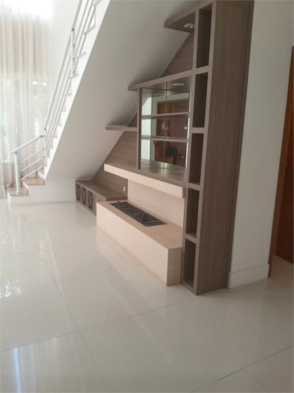 Casa à venda ou para alugar com 4 suítes em Chácaras São Carlos, Cotia, SP