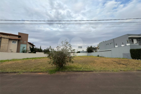 Terreno á venda, no Residencial Damha I, em São Carlos.