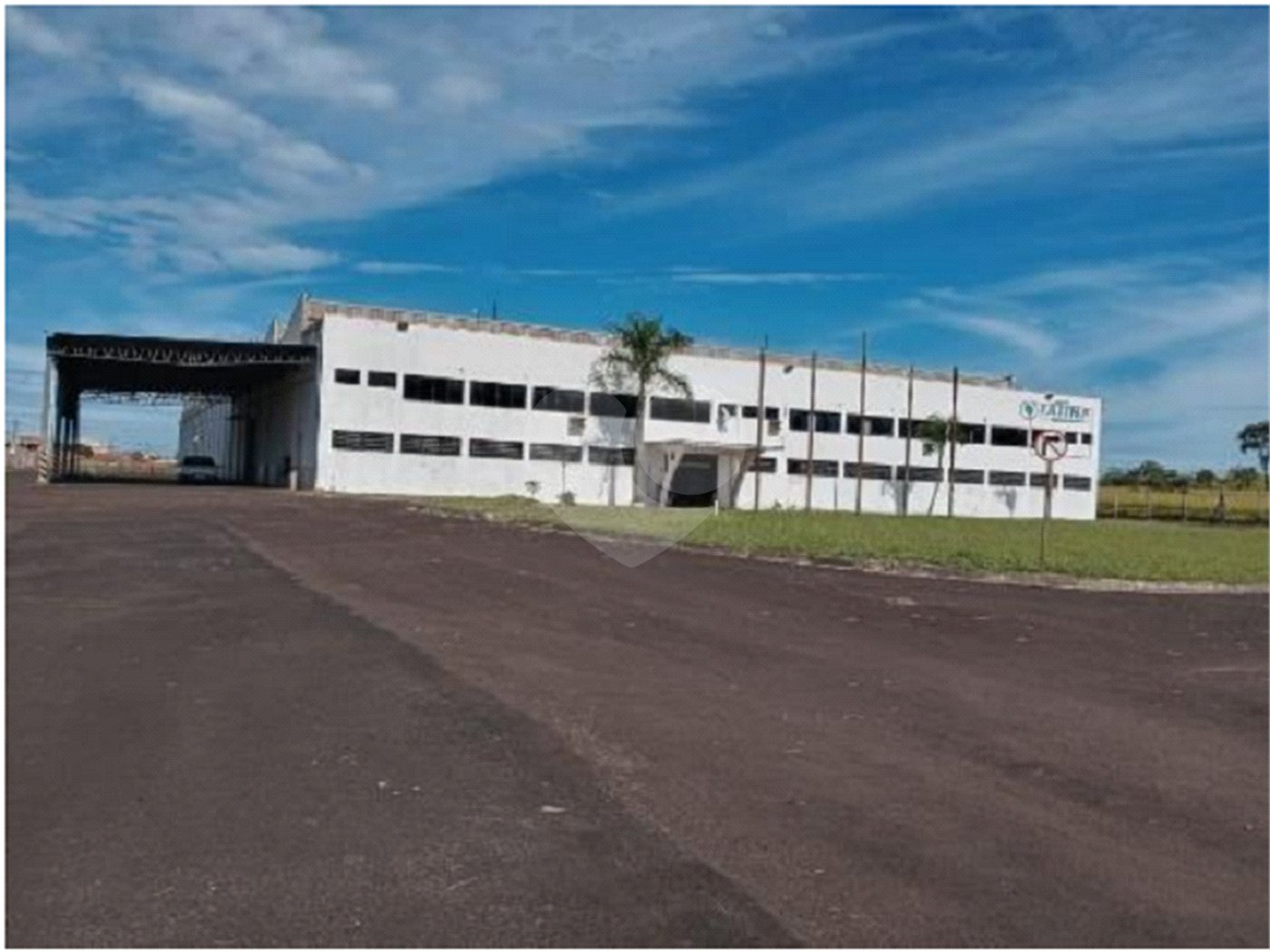 Galpão Comercial .