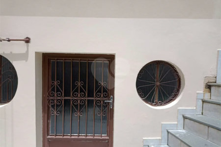 Casa com 180m², 3 dormitórios, 1 vaga, à venda na Vila Scarpelli em Santo André.