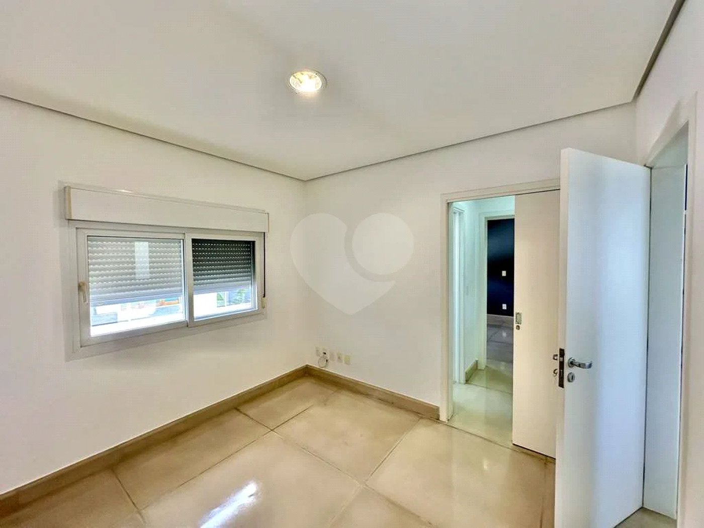 Casa em condomínio Impecável, 4 dorms / 2 suítes, varanda gourmet, piscina, 3 lareiras