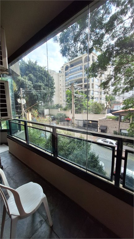 Apartamento em Perdizes 3 suítes, 4 vagas de garagem.