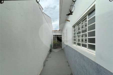 Casa térrea para venda no bairro Vila Xavier em Araraquara/SP.