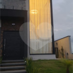 Linda casa em condomínio fechado, unindo conforto, lazer e segurança para você e sua família!