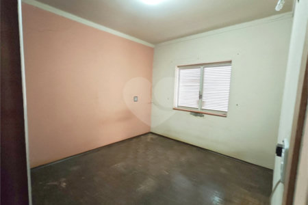 Casa Térrea Charmosa e Espaçosa na Vila Prado: Conforto, Praticidade e Próxima ao Centro!