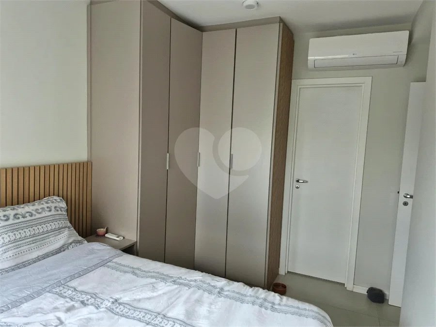 Oportunidade na Vila Leopoldina!! Apartamento com dois dormitórios, sendo uma suíte, dois banheiros, e com duas vagas.