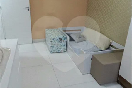 APARTAMENTO A VENDA 2 DORM SENDO 1 SUITE - VAGA DE GARAGEM COBERTA