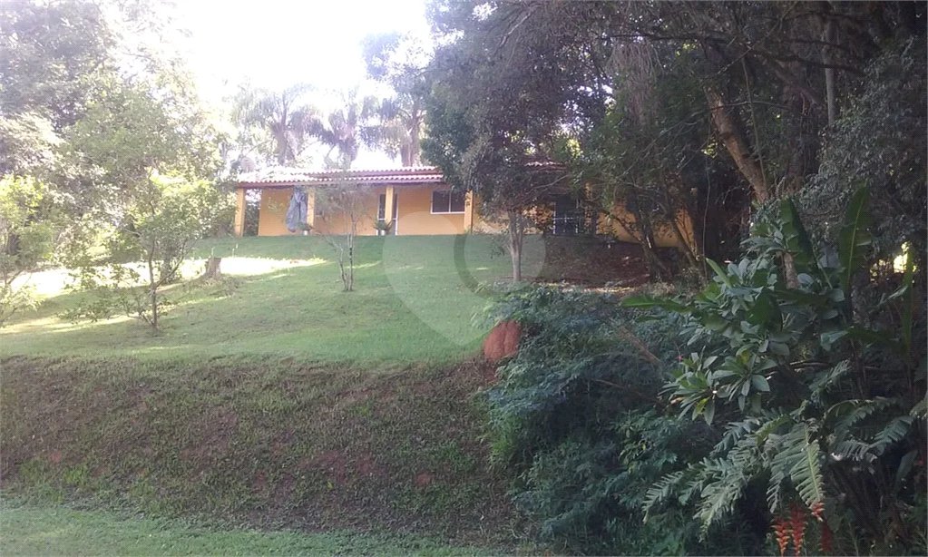 Casa à venda com 6 quartos, sendo 3 suítes,  em Monte Alegre, Vinhedo, SP