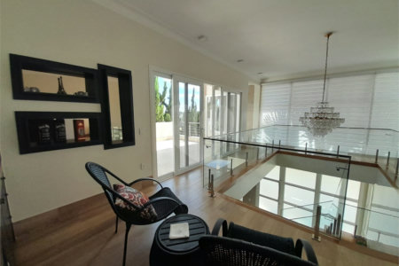 Casa à Venda no Condomínio Damha III – Elegância e Conforto para sua Família