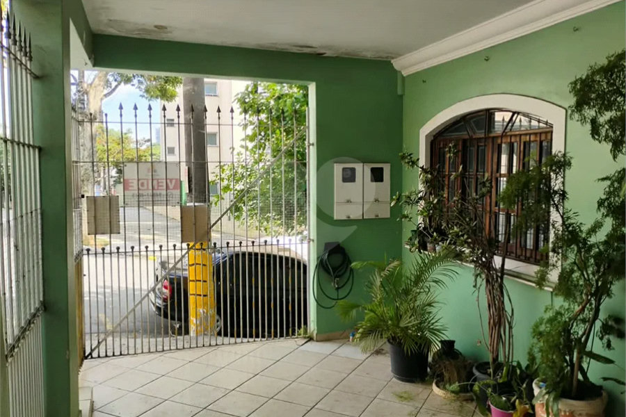 Vende-se sobrado de 3 andares na Vila Santa Catarina