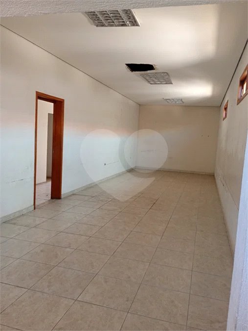 Casa Comercial com 4 salões à venda - Centro | Atibaia