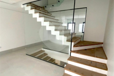 Sobrado novo , com 230m² , 3 suítes , 4 vagas de garagem , à venda no Jardim Bela Vista , em Santo André.
