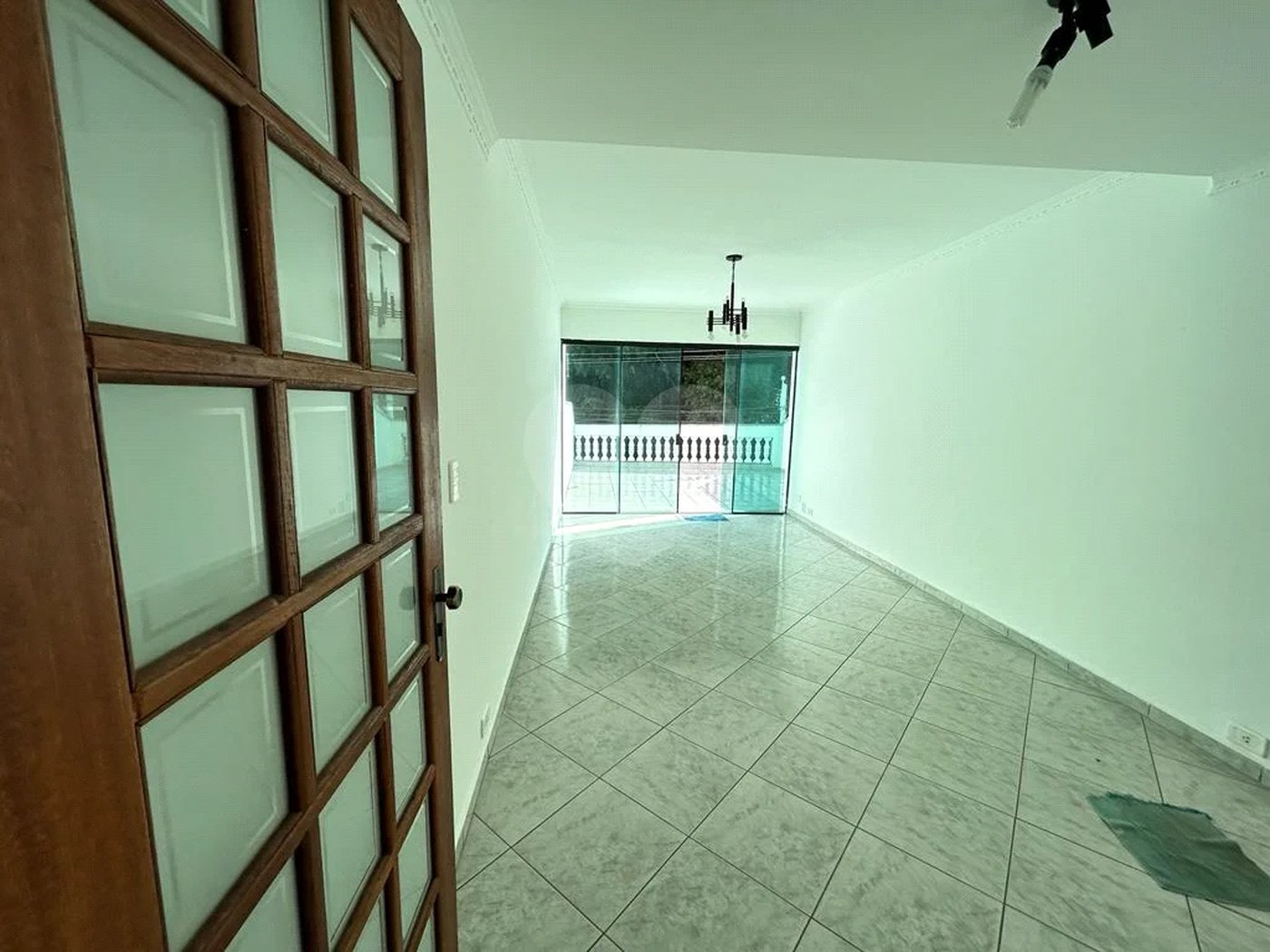 SOBRADO PARA LOCAÇÃO NO PARQUE DOMINGOS COM 03 DORM 01 SUITE 02 VAGAS DE GARAGEM