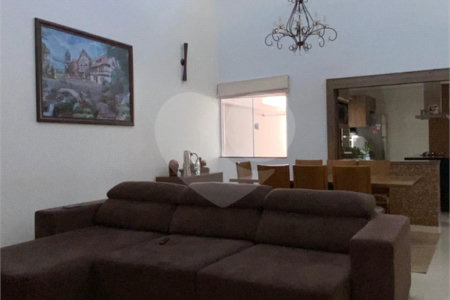 Excelente casa com muito boa localização no Condomínio Eldorado á venda.