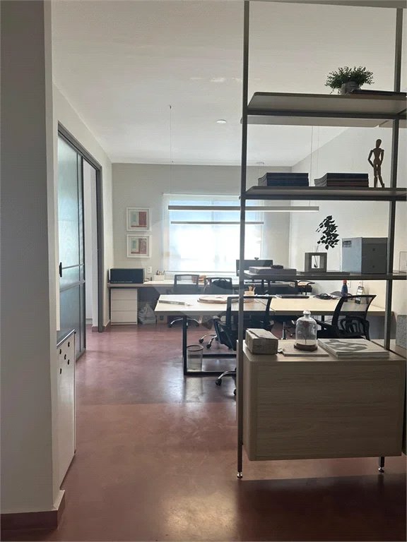 Sala comercial para venda ou locação na Avenida Paulista. 68m2