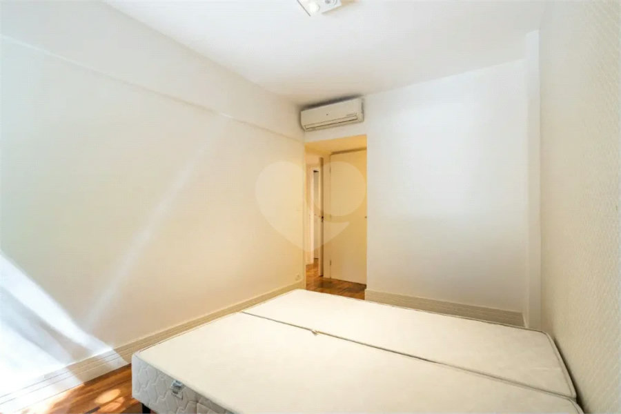 Apartamento para venda em Moema com 2 quartos, sendo 2 suítes, 70m²