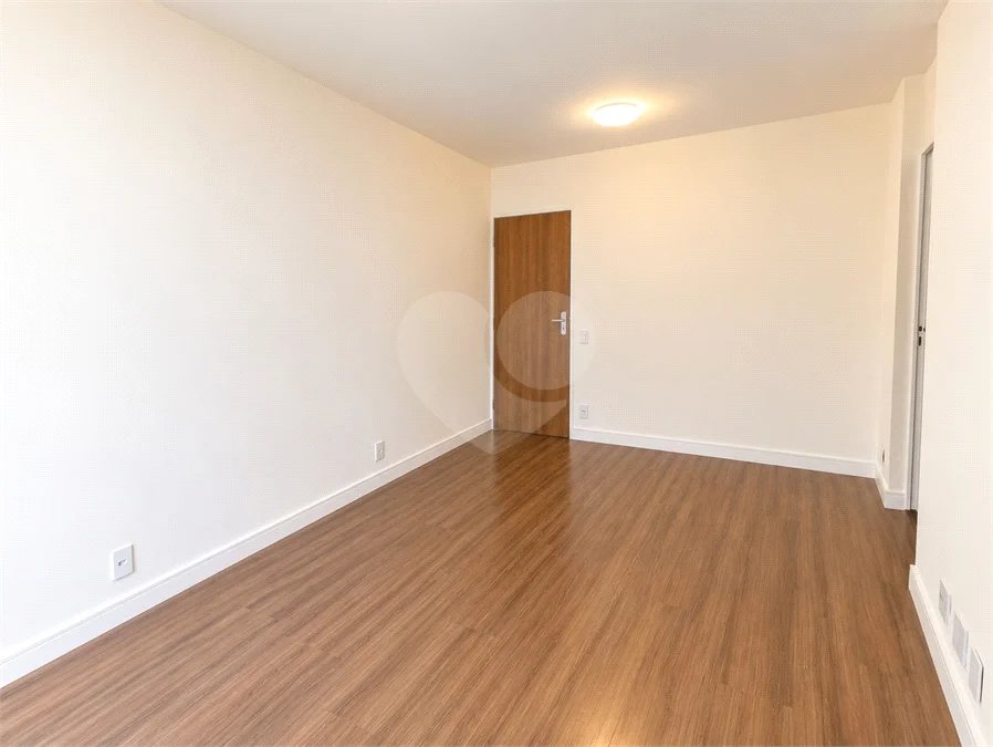 Apartamento de 44 m² com 2 dormitórios, varanda integrada e 1 vaga na Vila Guarani