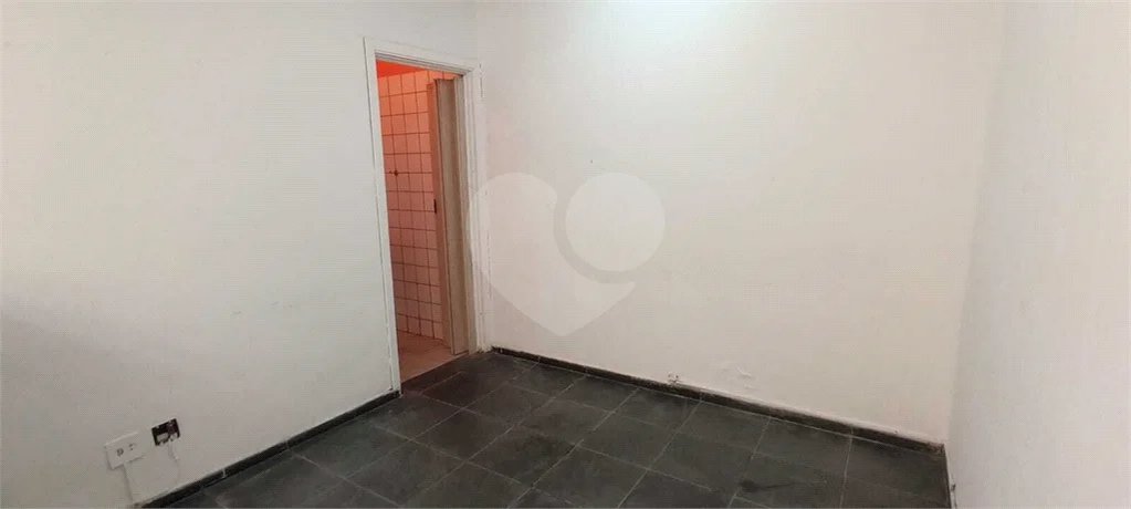 Oportunidade imperdível. Excelente opção de Investimento em Sobrado Comercial a Venda na Lapa. Único na Região.