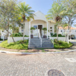 Casa à venda com 4 quartos, sendo 2 suítes, no condomínio Villa Franz Schubert, São Paulo - SP