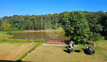 Casa à venda com 3 suítes no condomínio Lagú, São Roque - SP