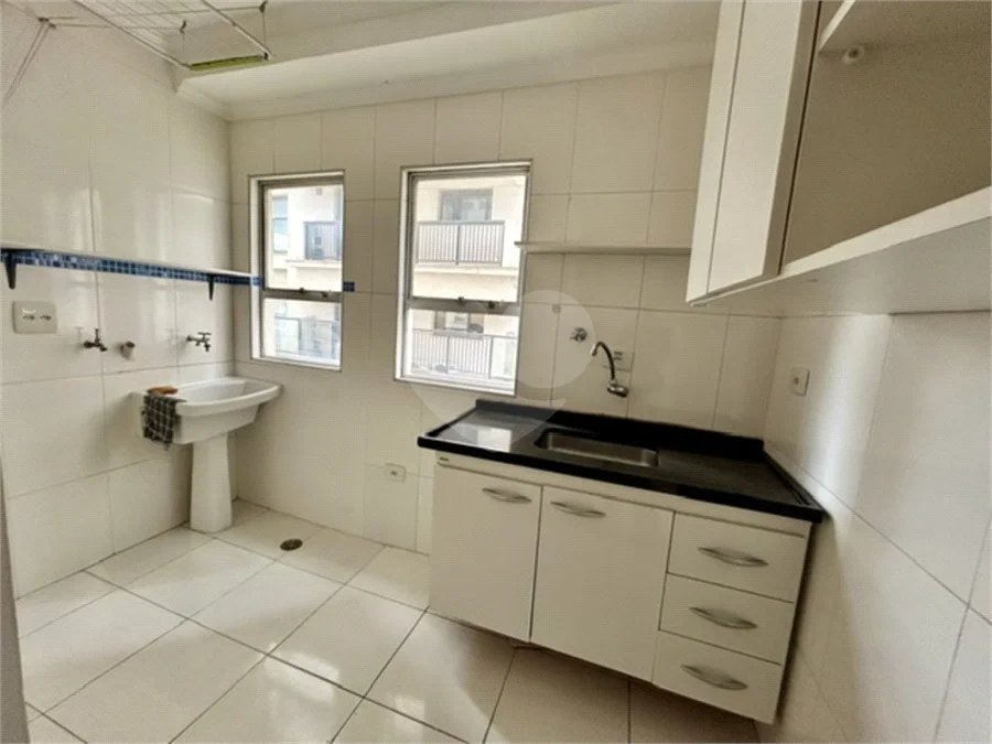 Apartamento Reformado com 1 dormitório, 1 vaga de garagem em Santa Cecília.