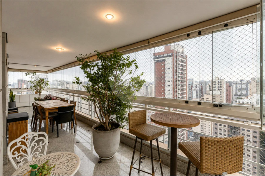 Apartamento mobiliado para locação em Moema | 275 m² | 3 suítes | 4 vagas