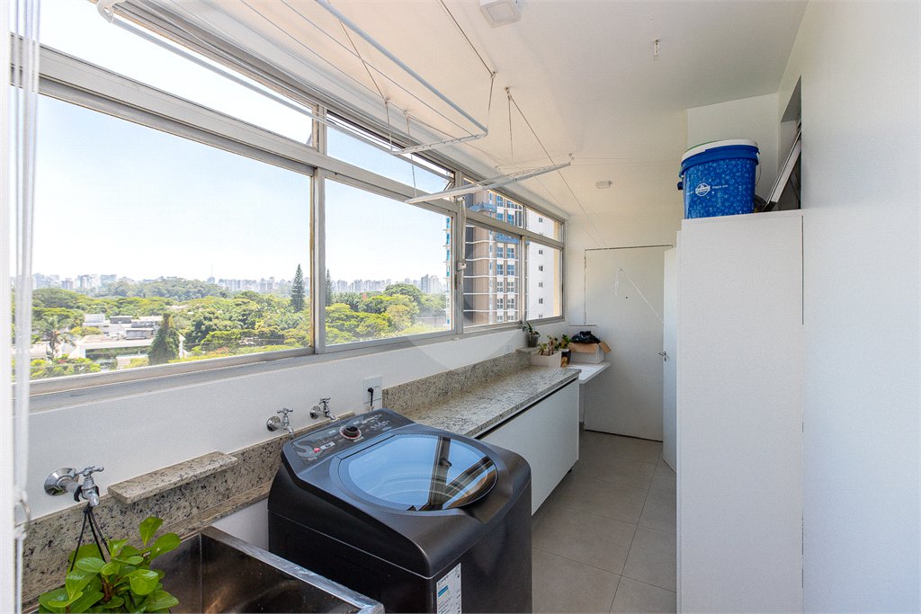 Apartamento para venda em Moema com 185m², 3 dormitórios sendo 1 suíte e 1 vaga