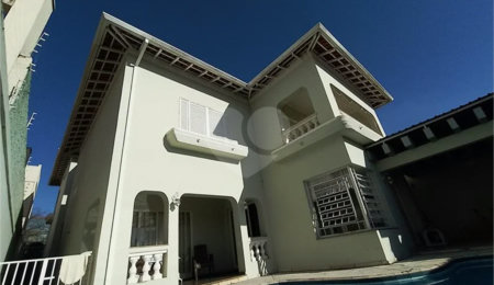 Sobrado à venda com 6 quartos, sendo 5 suítes,  no Centro, São João da Boa Vista, SP
