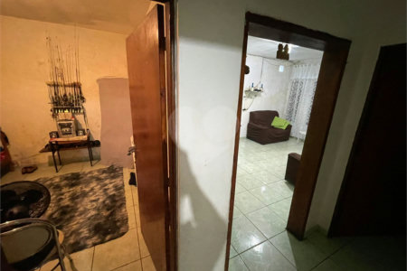 Casa térrea para venda na Vila Nossa Senhora de Fátima.