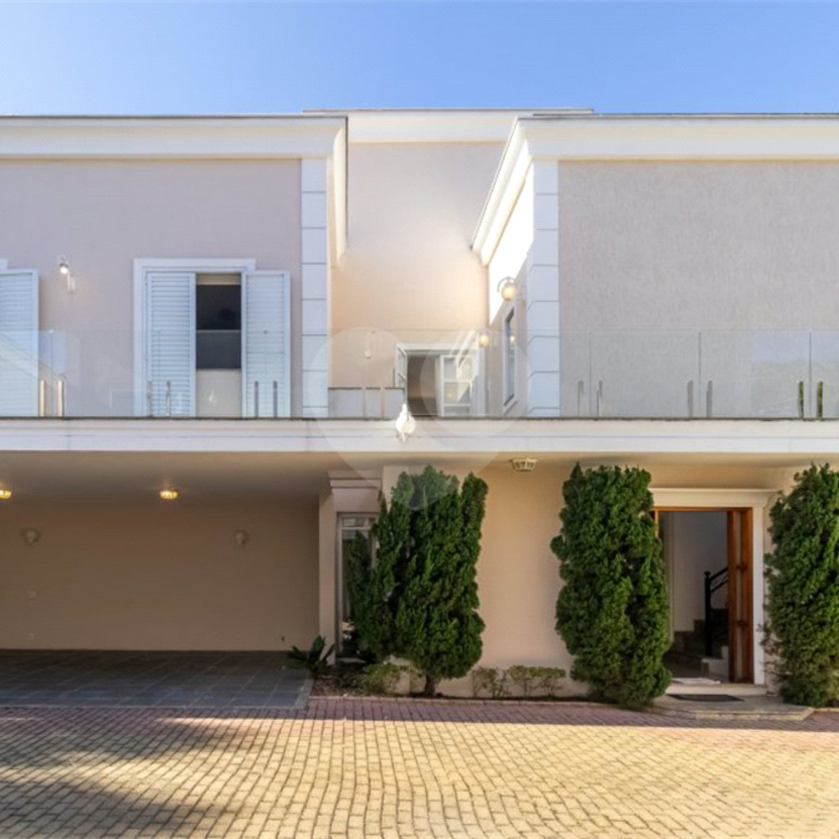 Casa à venda com 4 quartos, sendo 2 suítes, no condomínio Stephanie, São Paulo - SP