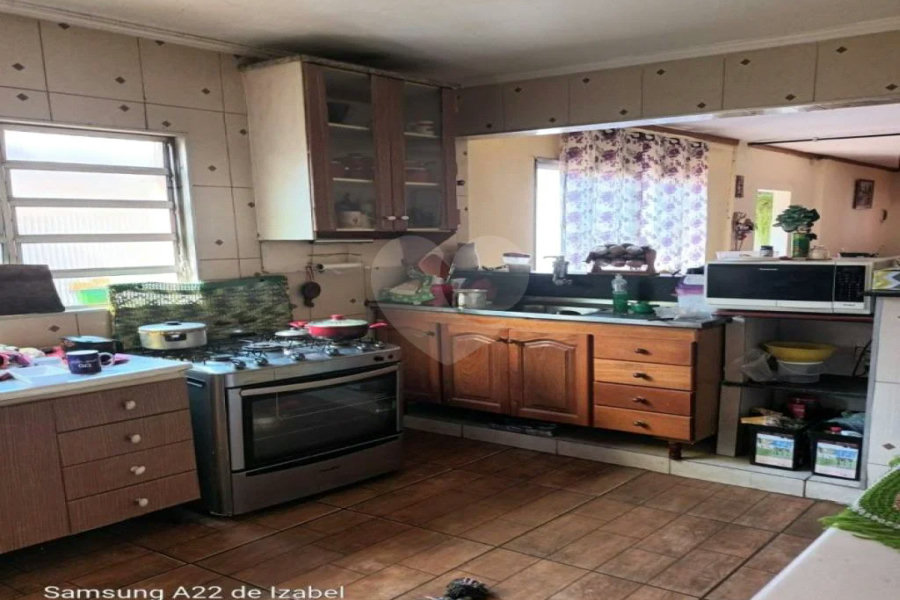 Terreno grande com 2 casas em São Paulo! Casas bem arejadas.