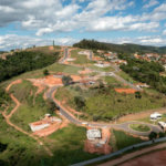 Terrenos a partir 300 metros em condomínio fechado e pronto para construir, aceita financiamento