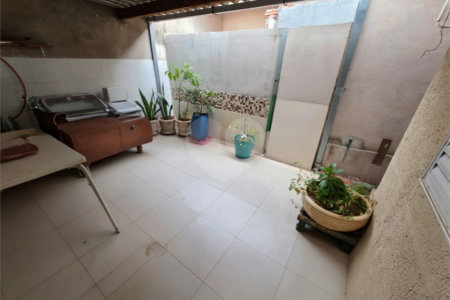Casa com edícula no Abdelnur.