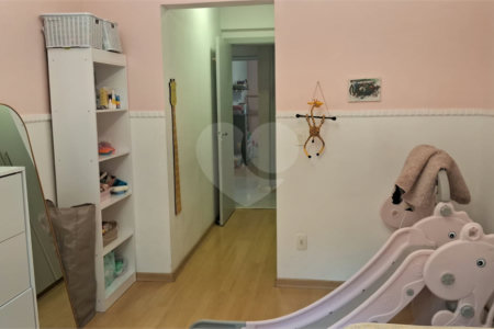 Apartamento a venda na Aclimação com 4 dormitórios e 2 vagas.