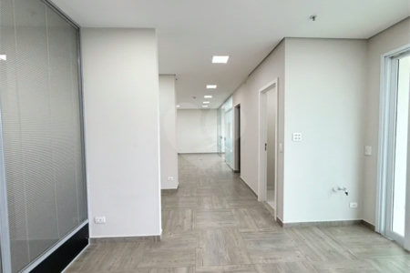 Sala para locação Domo Business 101 m - 2 vagas - Sala com divisórias, ar condicionado e banheiro.