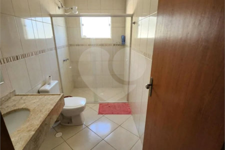 CASA EM CONDOMÍNIO FECHADO COM 220M² Área Construída e 1500m² de Area Total com 4 Suítes. Cond Village de Atibaia - Atibaia -Sp