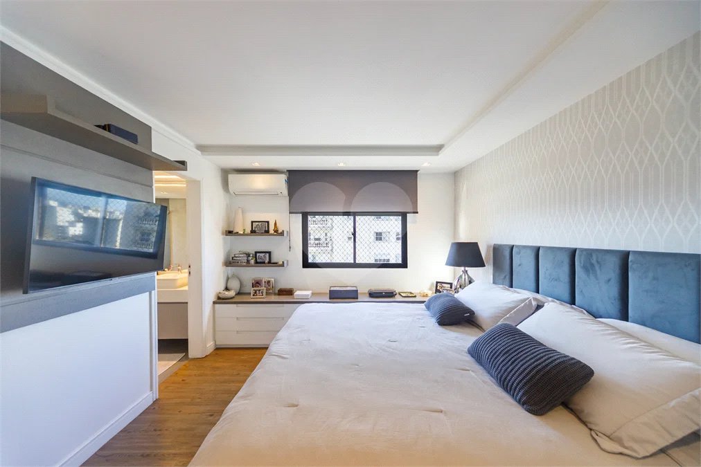 Apartamento de 149,51m2, 3 dormitórios, 1 suíte, toalete social, living 2 ambientes, 2 vagas fixas e lazer completo em Higienópolis.