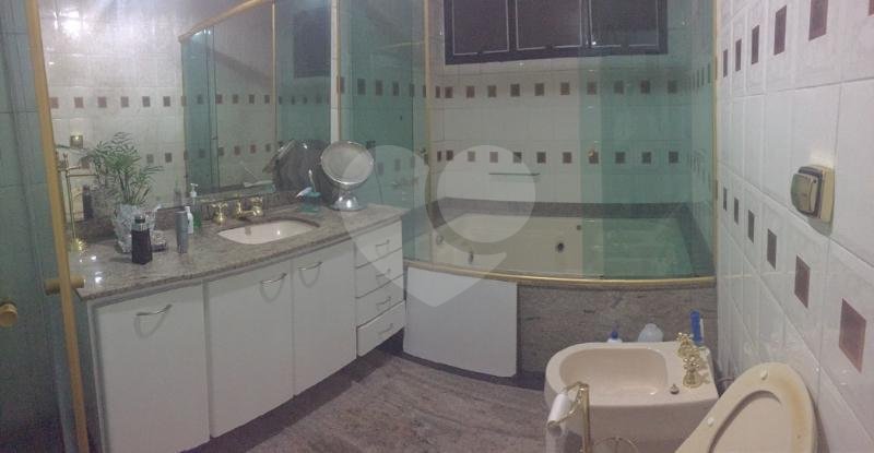 Oportunidade - Apto. 4 Suites / 4 Vagas de garagem