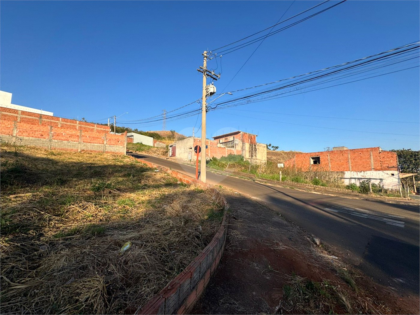 Terreno de 277m2 á venda em São Carlos.