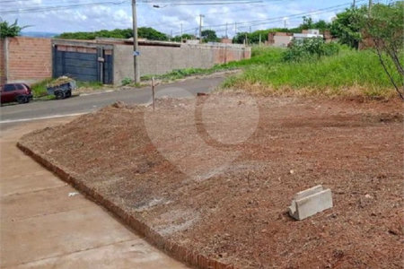 Terreno com 251,00 m² .
