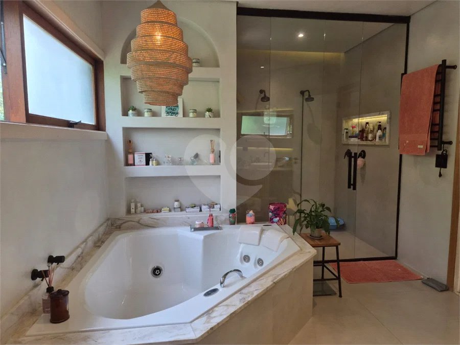 Casa em Condomínio de Alto Padrão no Suíça da Cantareira.
