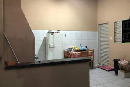 Casa térrea no Douradinho.