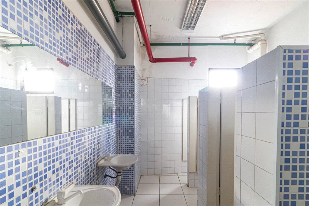 Prédio comercial à venda na Rua Coronel Camisão, 3593 m2 área útil, 1137m2 terreno, 33 salas, 10 vagas