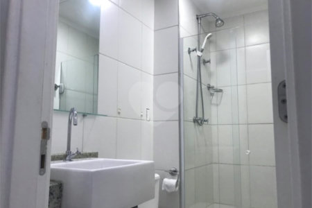 Studio à venda com 39 m² por 429 mil reais a 650 metros da estação Anhangabaú do metrô.