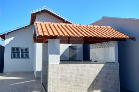 Casa térrea em Araraquara/SP.