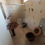 Casa Térrea com 3 dormitórios, sendo 1 suíte.