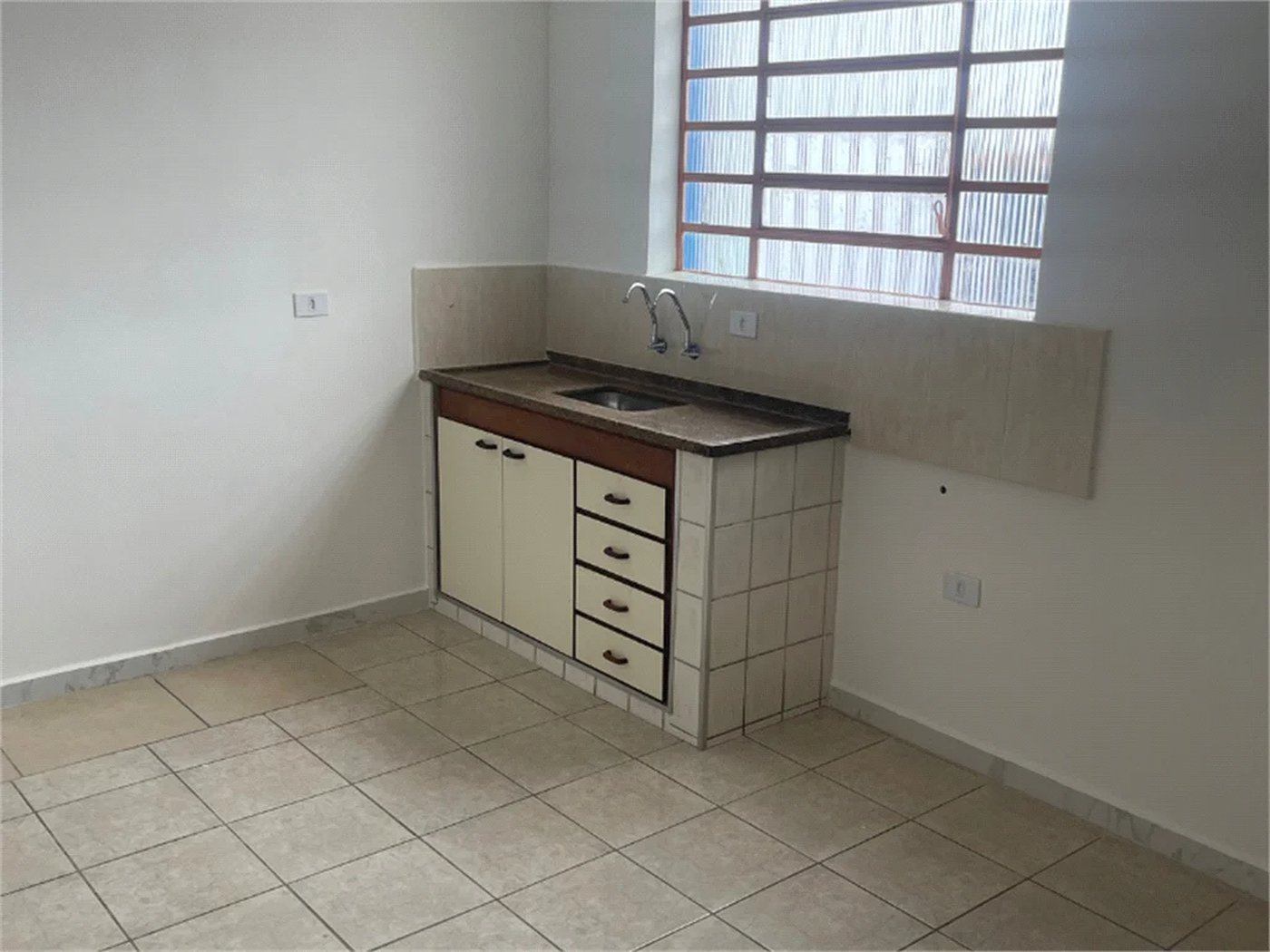 Oportunidade Única na Vila Morse: Amplo Espaço e Conforto!