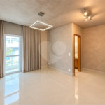 Sobrado geminado com 185 m², 3 suítes, closet, 4 vagas, área gourmet, sótão, energia solar, aquecimento de água e sistema completo de segurança.