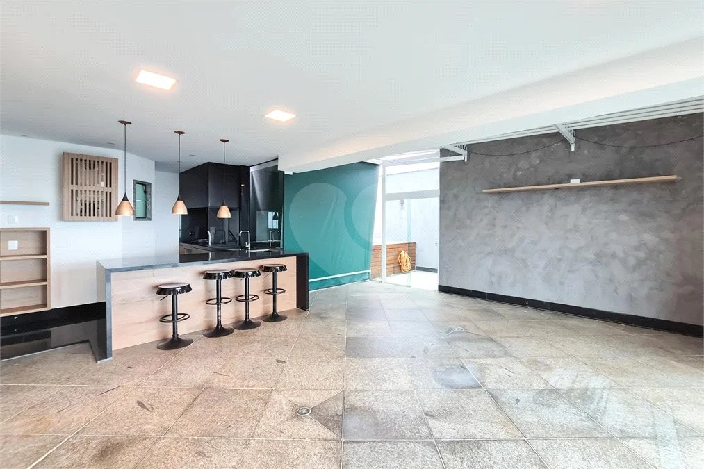 Encante-se com esta sofisticada cobertura no Jardim do Mar! São 4 suítes, piscina privativa, espaço gourmet e 5 vagas. Agende sua visita e surpreenda-se!
