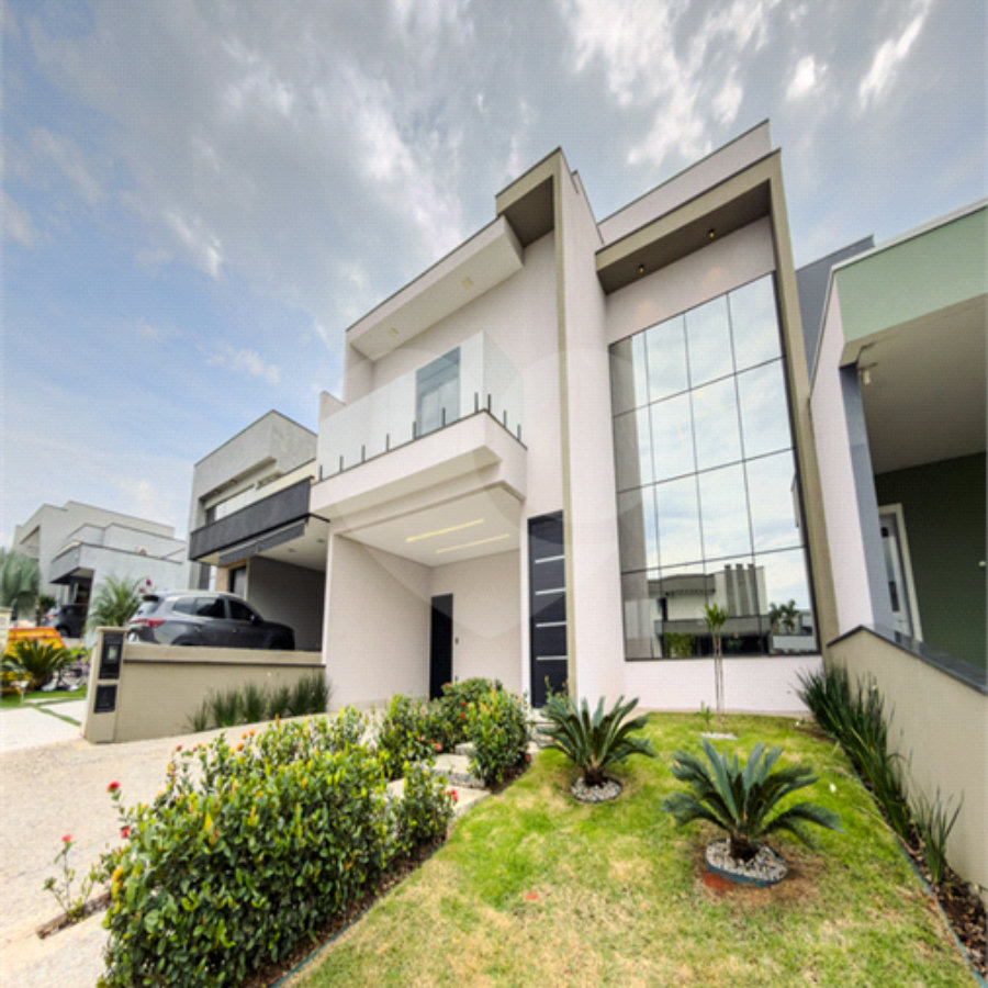 Indaiatuba- Sp - Condomínio Maria José - 300 m² Terreno - -Sobrado com 307,75m² de área construída - Sala de estar e jantar integradas - -Cozinha planejada com ilha (cooktop e coifa instalados) - Área gourmet planejada com churrasqueira elétrica - Lavabo interno - Entrada lateral - Piscina